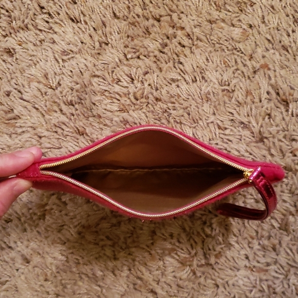 NWOT Ipsy Pink Fuzzy Makeup Bag - Picture 5 of 8